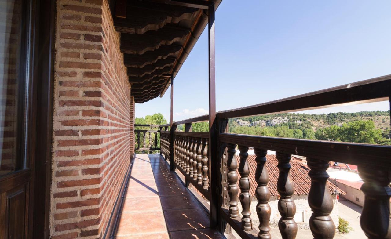 El Nido Del Mirlo Villa Casarejos Exterior photo